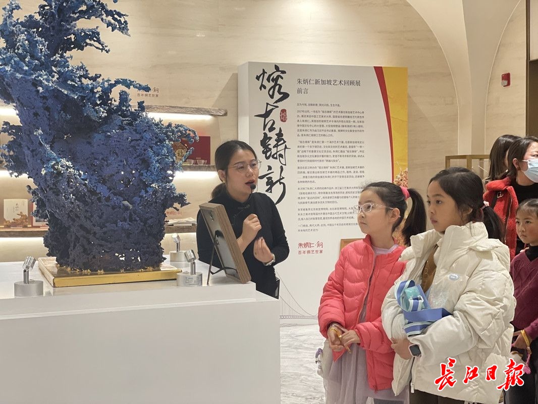 国家级非遗铜雕来汉，杭州雷峰塔、峨眉山金顶都是他的作品- 武汉市人民