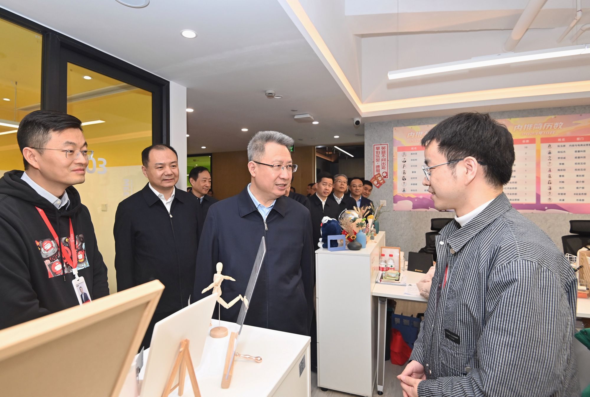 郭元强在武昌区调研强调:坚持创新引领, 强化数字赋能,推动中心城区